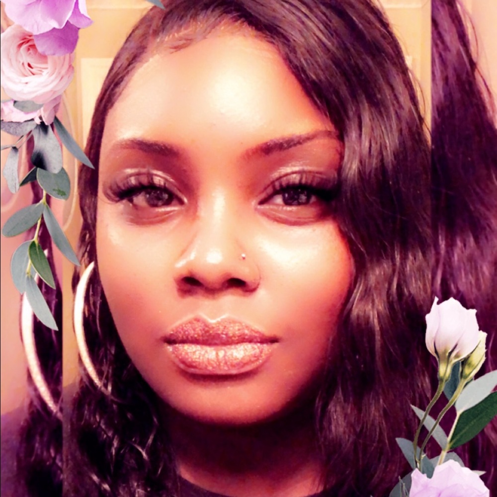 Meet your Posher, Whitney d.